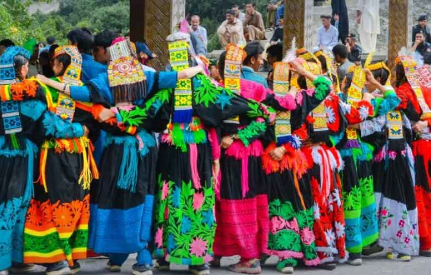 Slide /images/destinations/cultural-tours/Chaumas-Festival-kalash.jpg